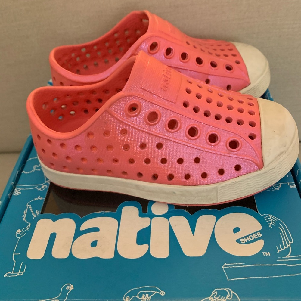 Native Jefferson Iridescent shoes toddler girl 6